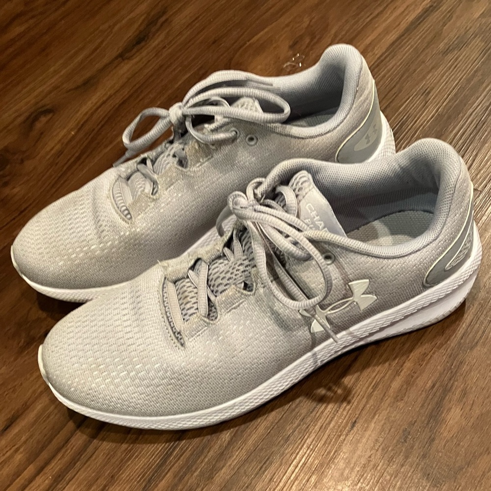 Under Armour Charged Pursuit light grey men’s sneakers